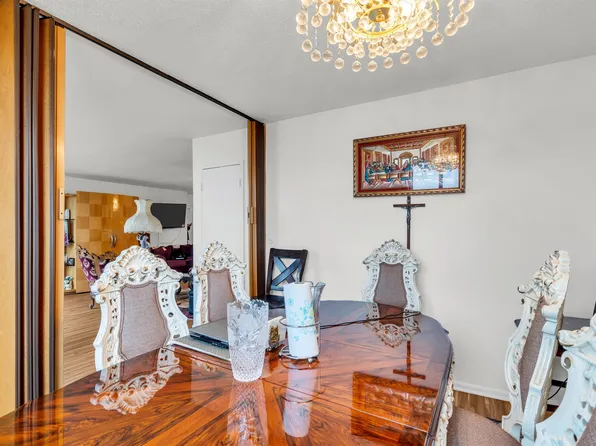 2508 Harmon Cove Tower image 10 of 24