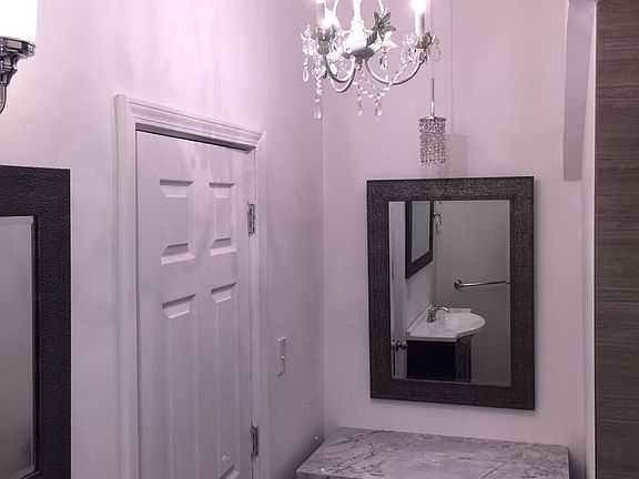 5th image of 1825 W Erie St #1