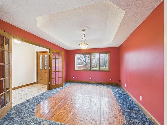 5th image of 412 E 1st St