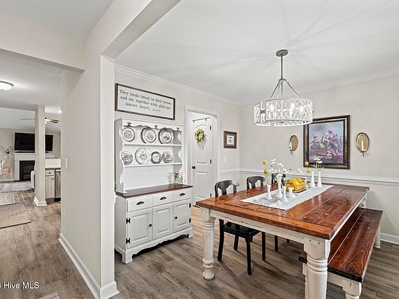 4th image of 603 Sweet Broom Court