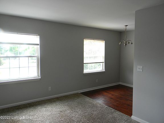 3rd image of 105 Middletown Sq