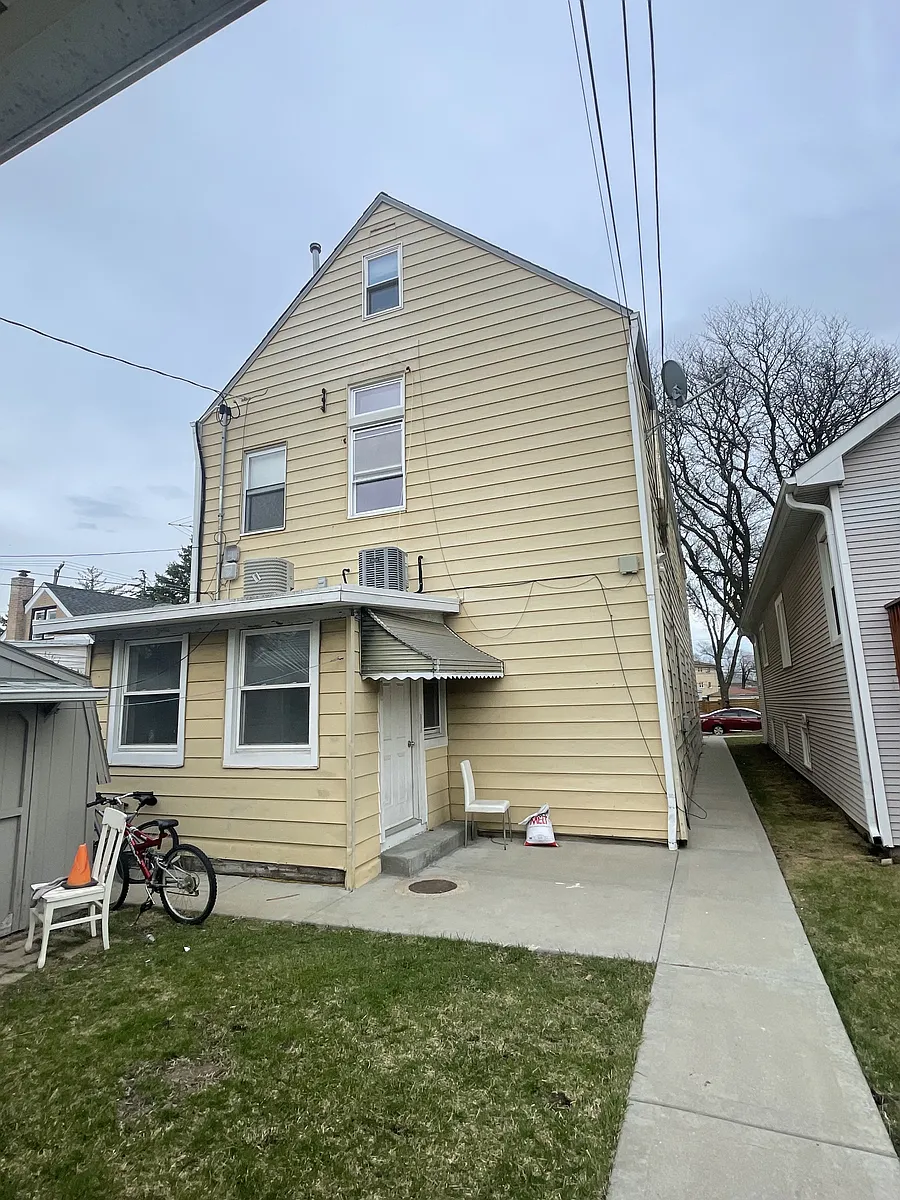 Building Photo - 5020 N McVicker Ave #1