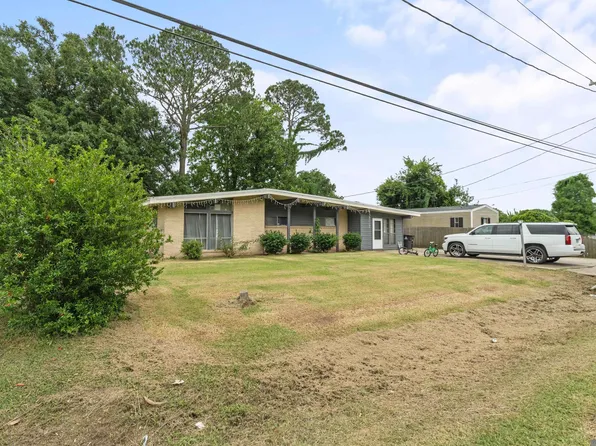 405 Vatican Dr, Donaldsonville, LA 70346