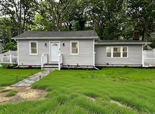 10 Barclay Rd, Mastic Beach, NY 11951