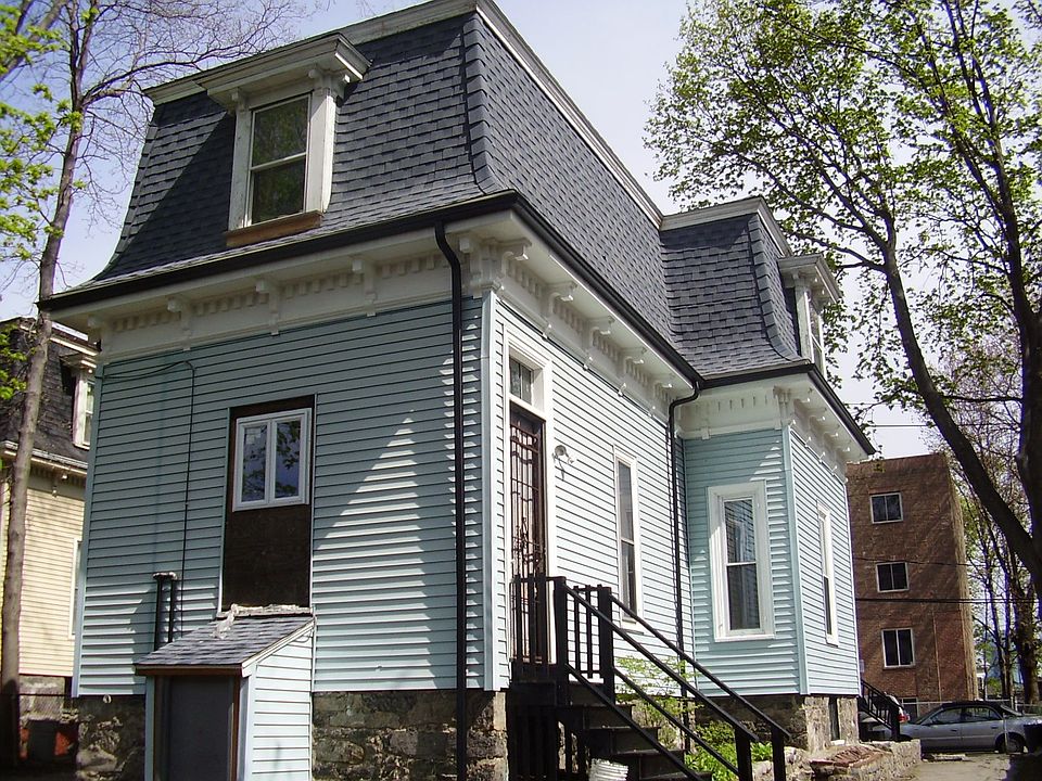 2nd image of 82 Munroe St