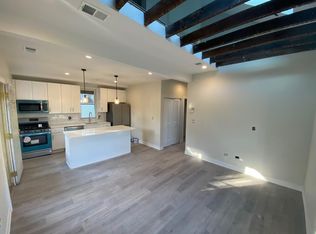 1324 W Barry Ave APT 2R, Chicago, IL 60657