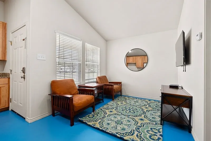 1 bed, 1.0 bath, 500 sqft, $1,300 — Photo 2