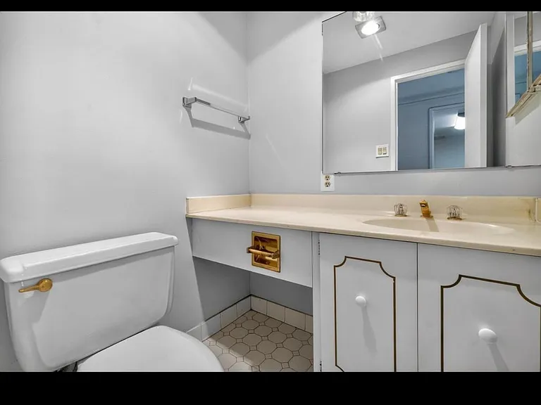2555 Pennsylvania Ave NW #1019 — Photo 10