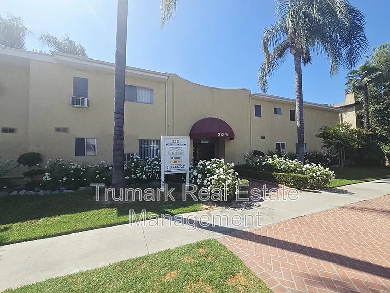 210 W Tujunga Ave #5 — Photo 13