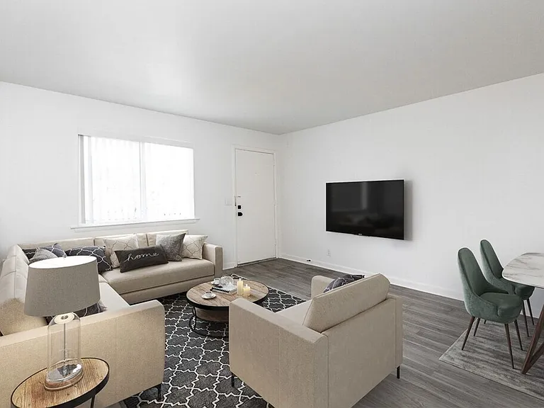 2526 Sharondale Dr — Photo 2
