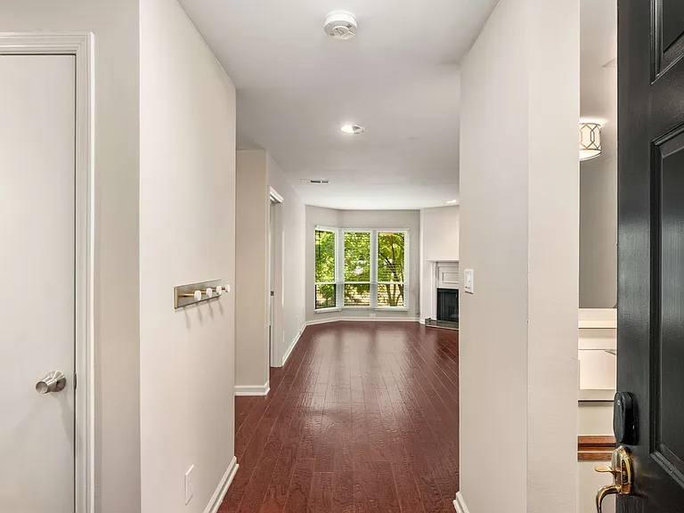 209 14th St NE #208 — Photo 5