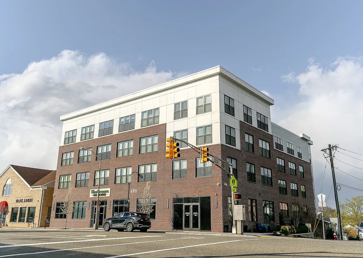 Building Photo - The Central