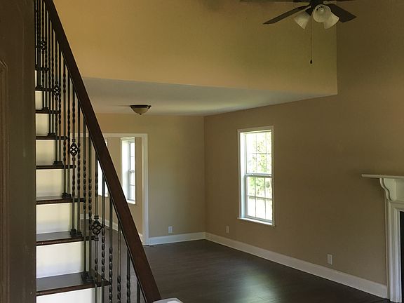 5th image of 629 Blackburn Dr