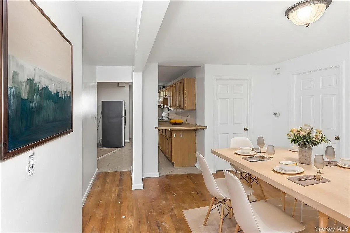 2 bed, 1.0 bath, 800 sqft, $2,950 — Photo 2