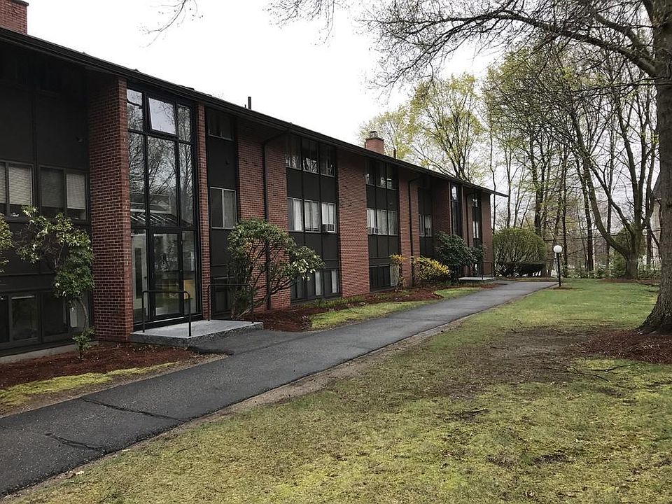 1st image of 3 Longwood Dr APT 1
