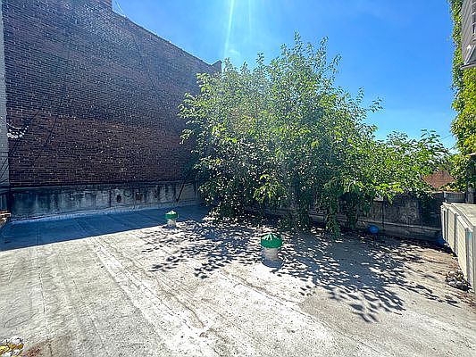 4th image of 448 Wilson Ave #1E