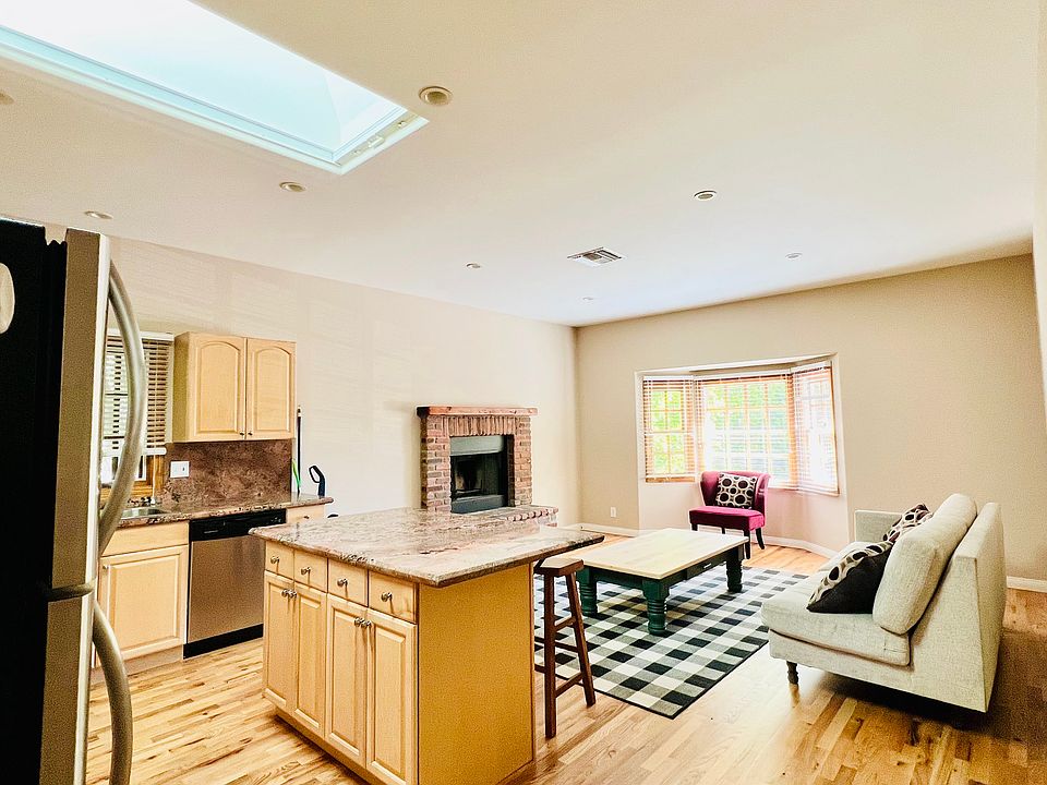 Spacious open layout living room / kitchen with abundant of natural light
