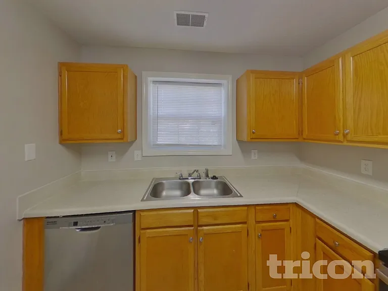 562 Chisolm Way — Photo 5