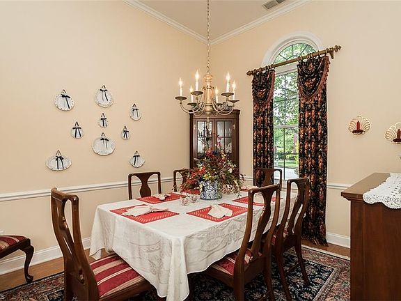 4th image of 505 Clubside Ct