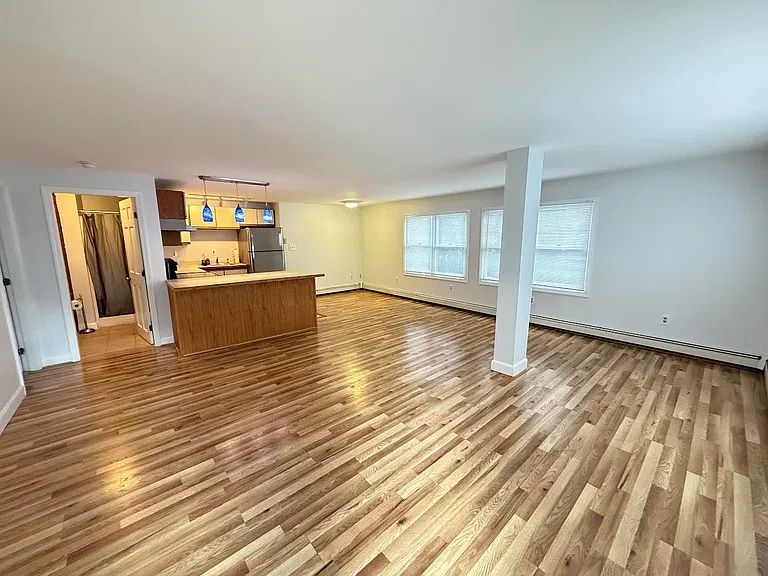 84 Warren St #1 — Photo 6