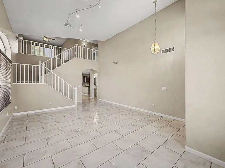 4809 W Valencia Dr — Photo 3