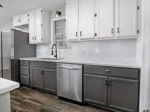 3rd image of 309 Lakeview Dr