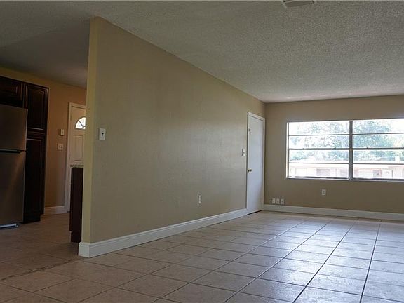 4th image of 2001 Leisure Dr