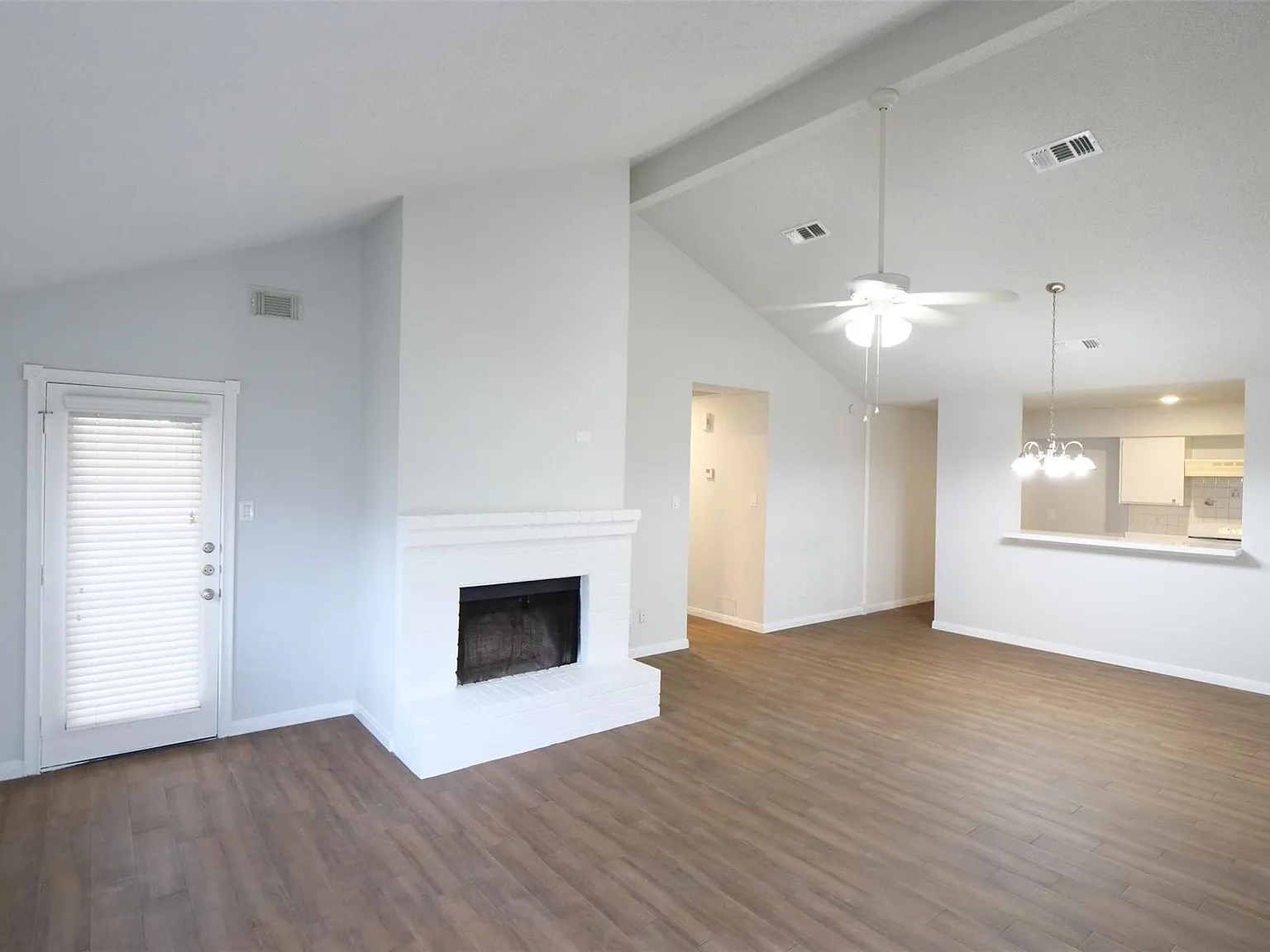 2 bed, 2.0 bath, 1028 sqft, $1,600 — Photo 4