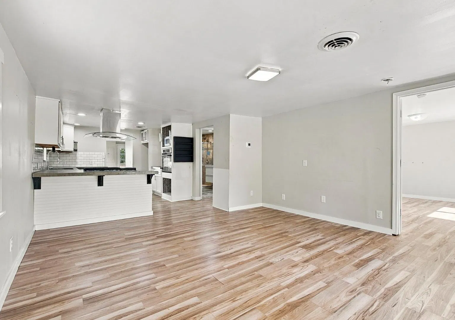 2623 W Monroe St — Photo 3