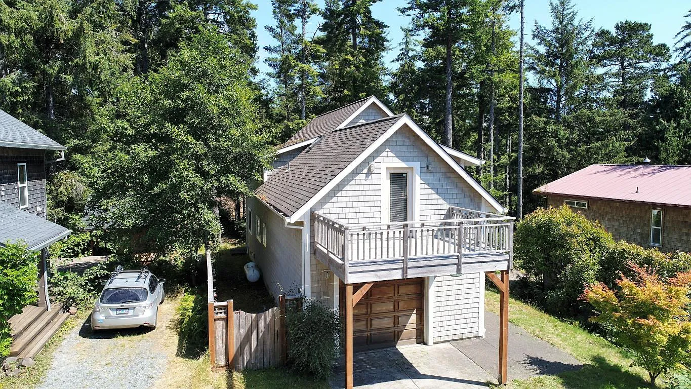 880 Hemlock St photo 1