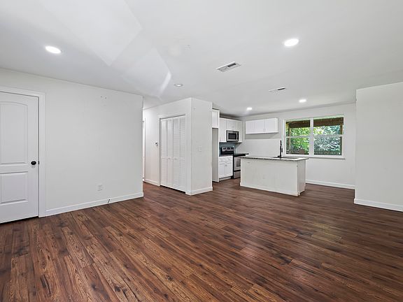 4th image of 227 Tupperway Dr
