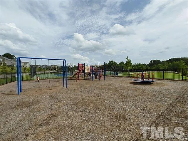 1042 Commack Dr — Photo 28