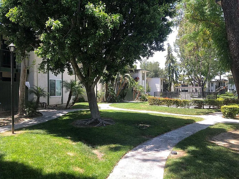1735 E Washington St — Photo 2