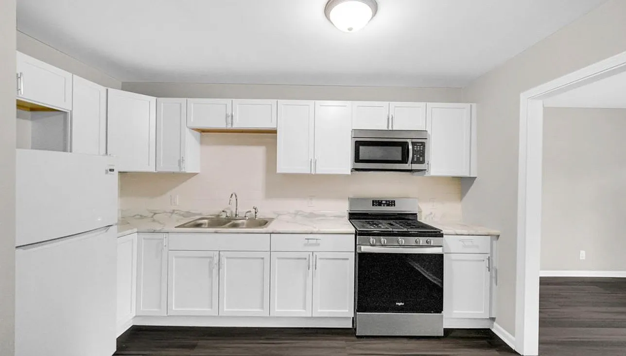2 bed, 780 sqft, $1,300 — Photo 1