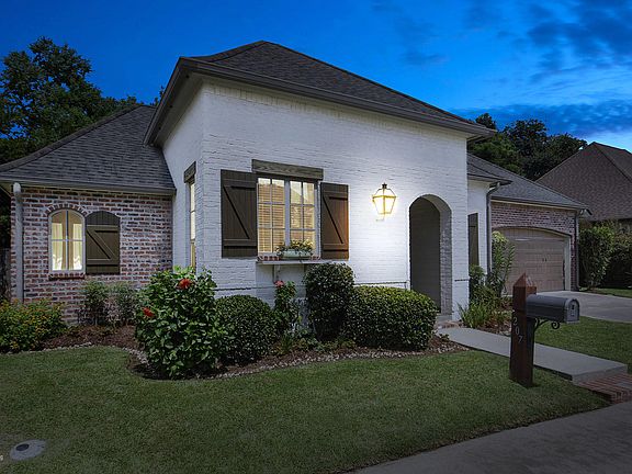 3rd image of 207 Petrus Dr