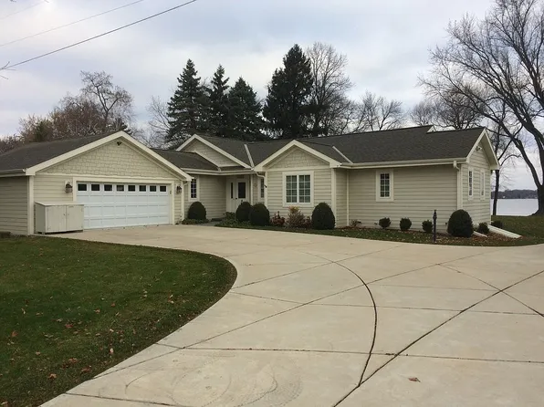 N60W39542 Mary Ln, Oconomowoc, WI 53066