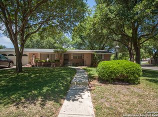 325 Cloudmont Dr, Windcrest, TX 78239