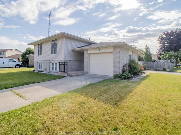 8 Regal Pl, Chatham Kent, ON N7M 5P5