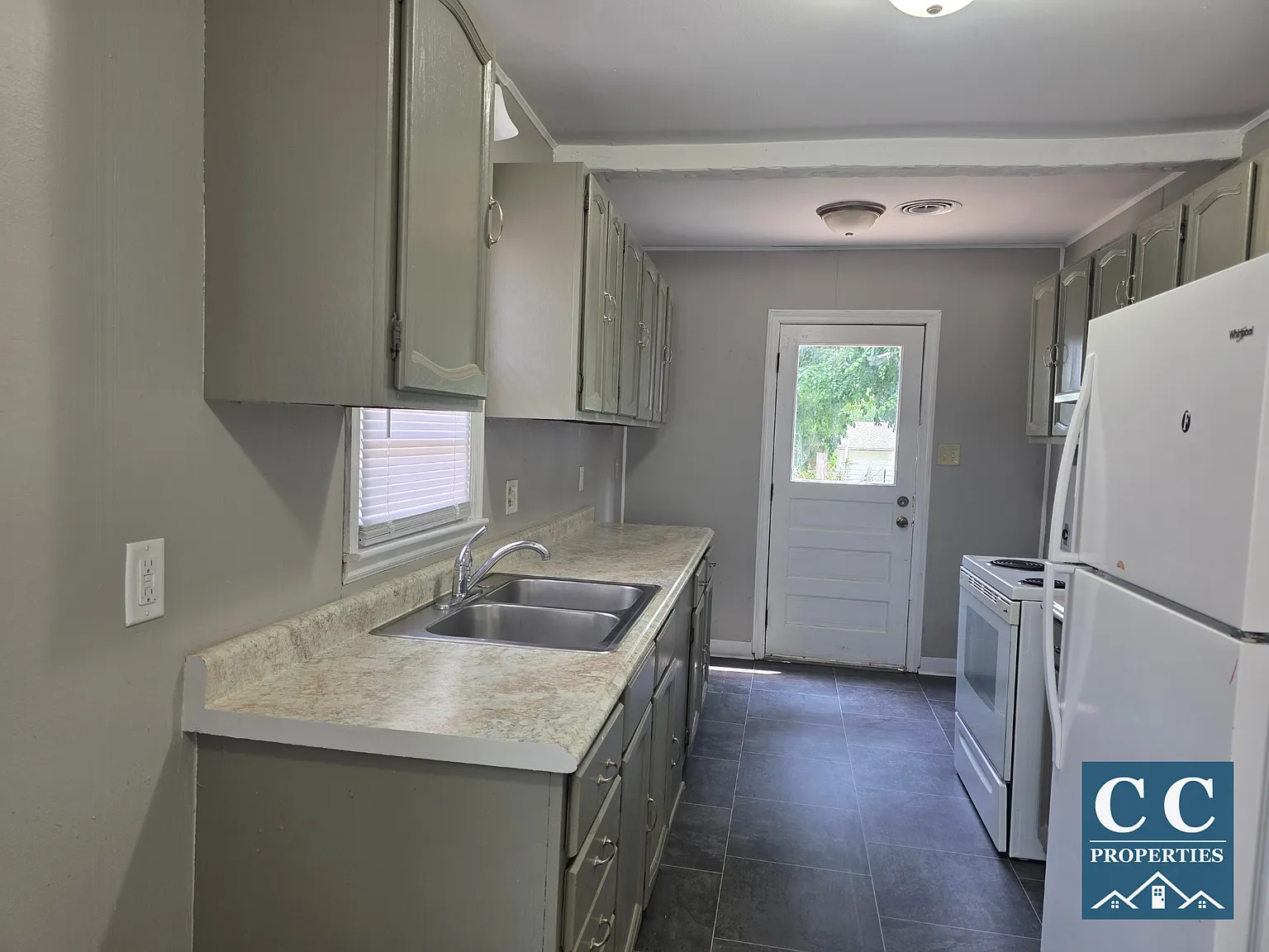 3 bed, $1,400 — Photo 4