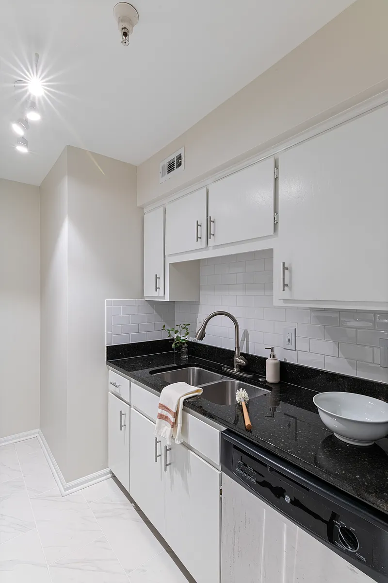 Building Photo - 110 Acklen Park Dr #109