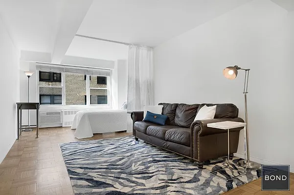 Sold by Bond New York | media 1