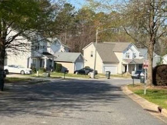 Exterior Neighborhood (street photo)