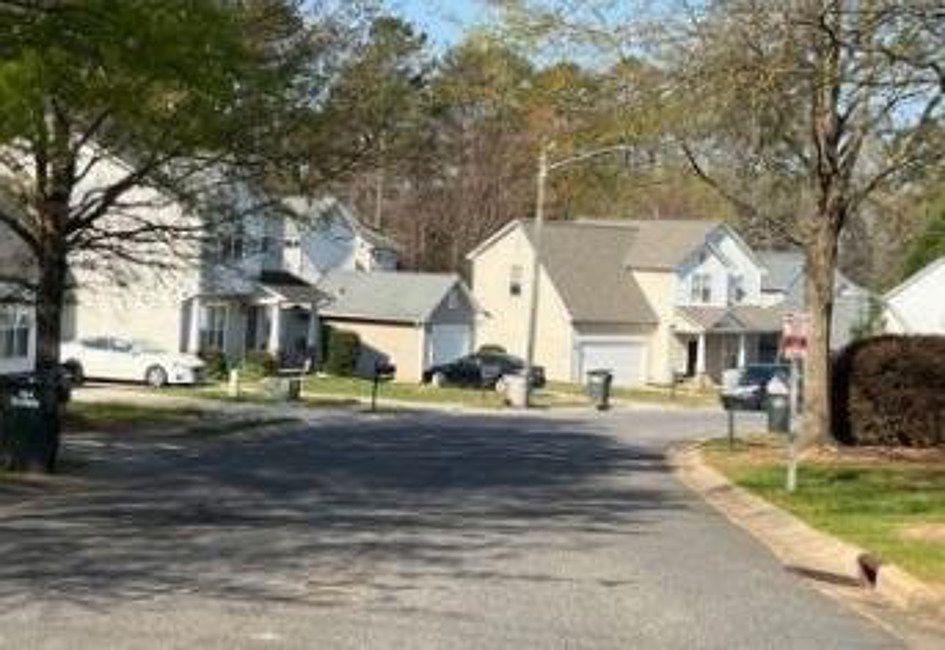 Exterior Neighborhood (street photo)