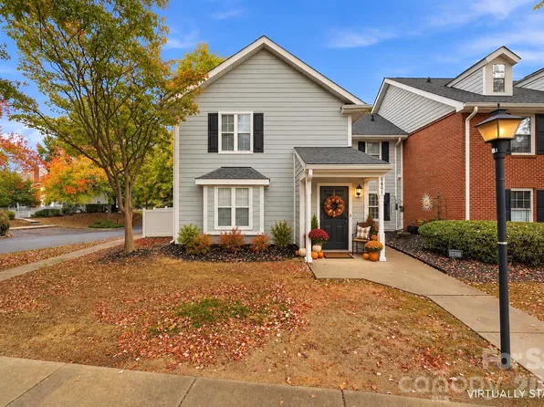 9401 S Vicksburg Park Ct, Charlotte, NC 28210