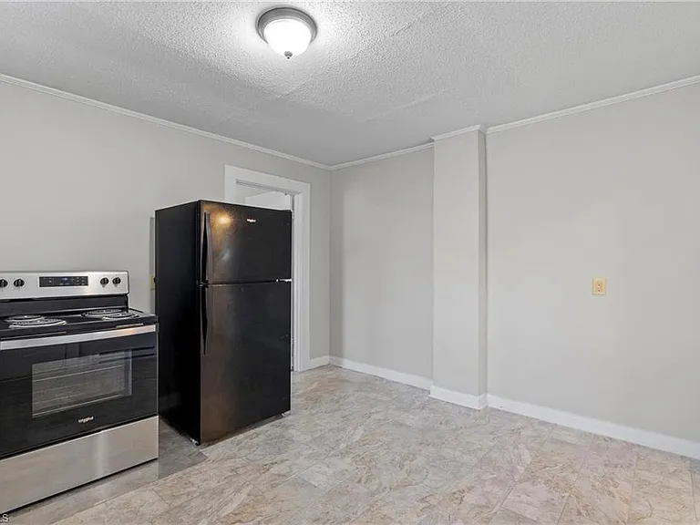 114 Charles Ave — Photo 14