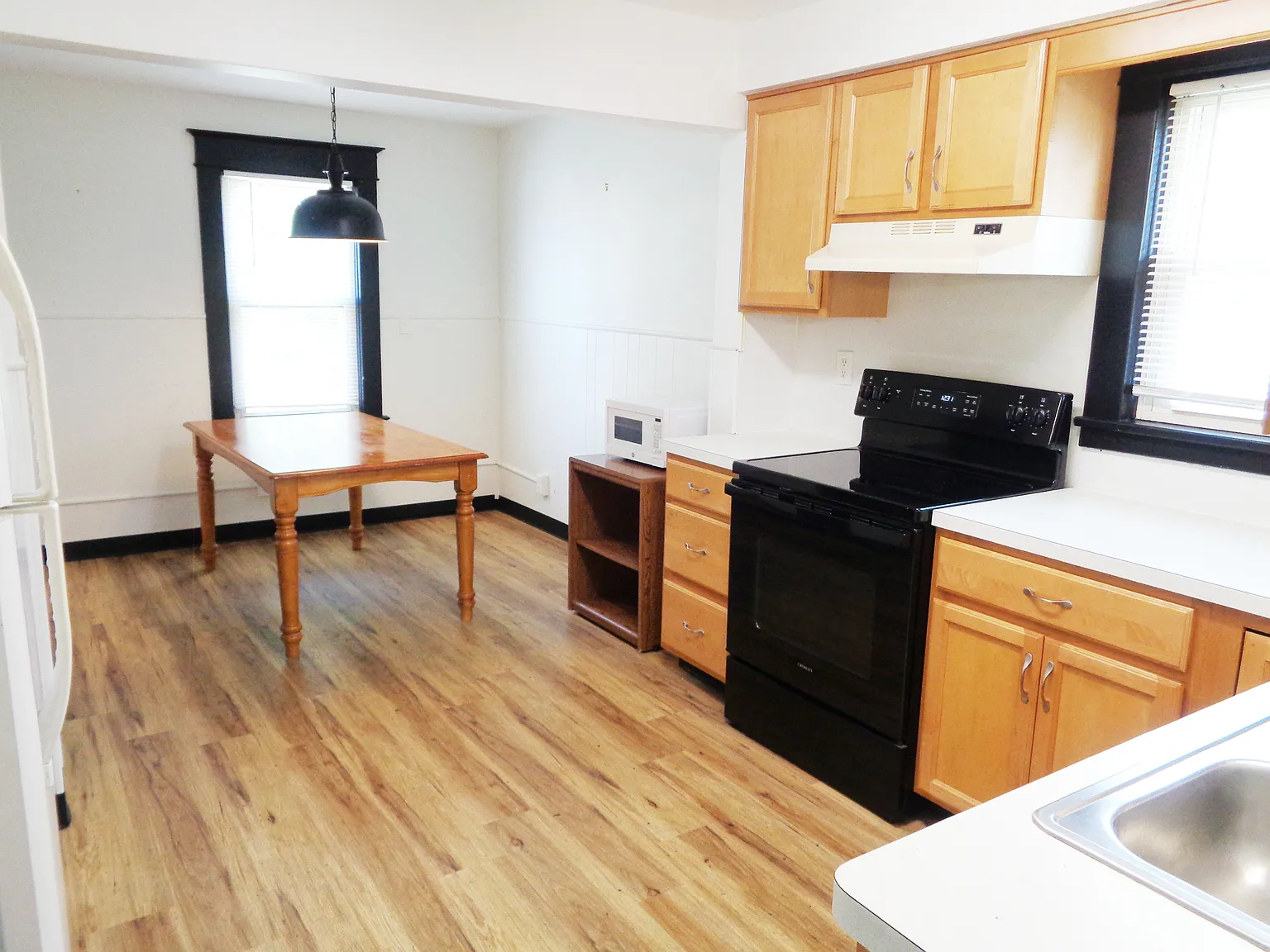 1 bed, 900 sqft, $1,100 — Photo 3
