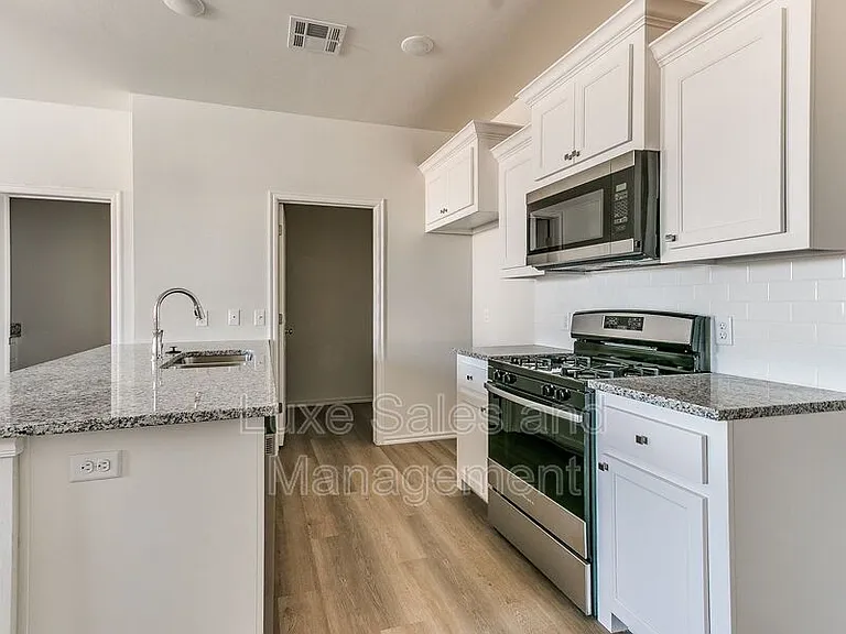 10530 Utica Dr — Photo 13