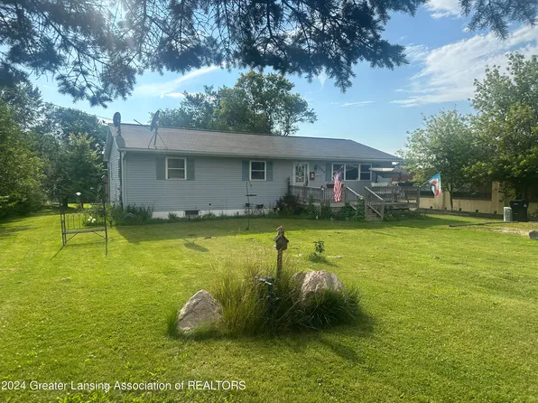 380 Elm St, Vermontville, MI 49096