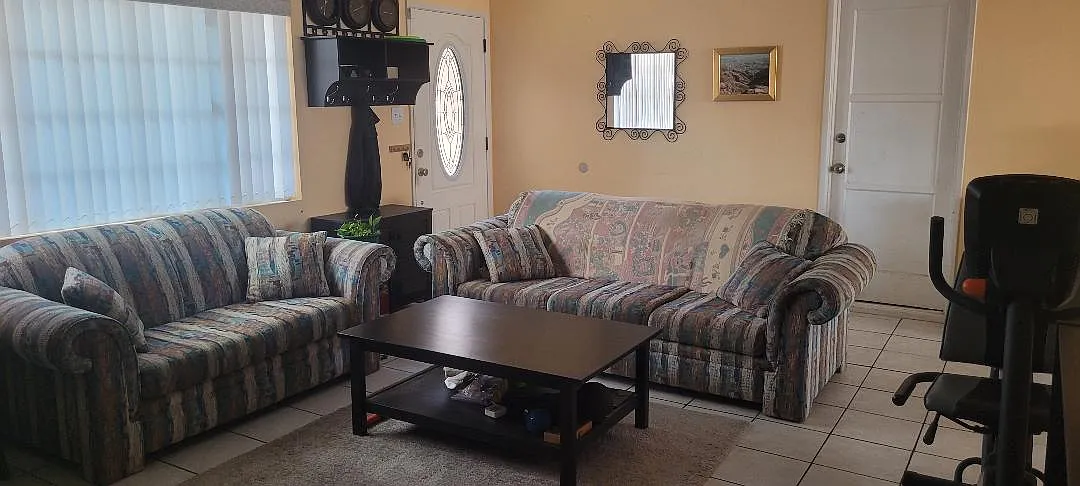 3 bed, 1070 sqft, $3,695 — Photo 3