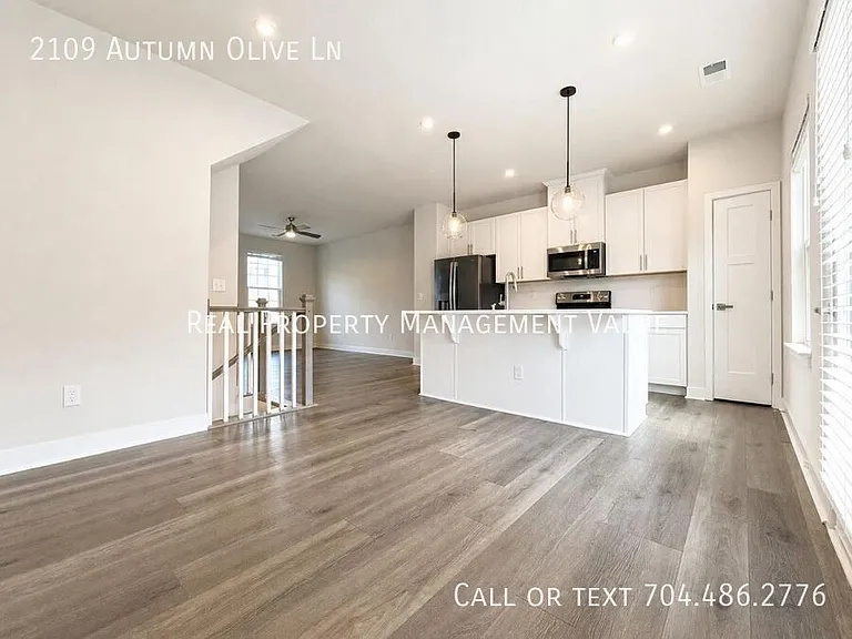 2109 Autumn Olive Ln — Photo 3